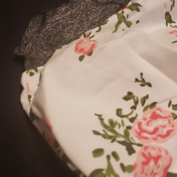 Floral and Heather Black outfit - Picture 4 of 4